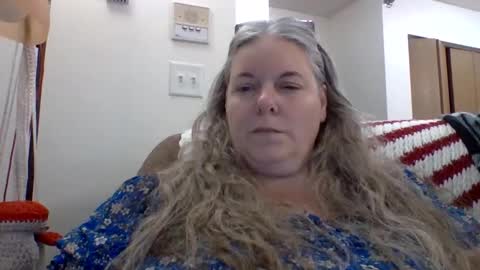 hippysnewhere online show from May 12, 2026, 3:25 am