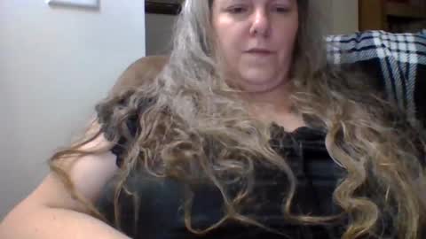 hippysnewhere online show from May 28, 2026, 10:34 am