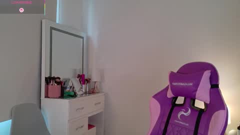 H A N N A H online show from November 14, 2025, 8:51 pm