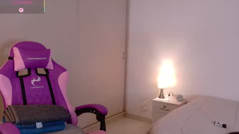 H A N N A H online show from November 15, 2025, 9:54 pm