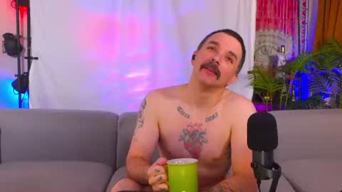 Snapshot of hipstertrashdumpsterfire chatting on July 17, 2026, 7:15 am HipsterTrash Clark one half of Task Manager online show from July 17, 2026, 7:15 am