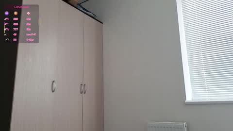 Snapshot of hoaarisa chatting on January 17, 2026, 12:10 pm Sofia online show from January 17, 2026, 12:10 pm