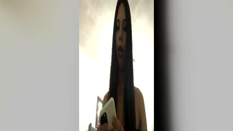 hoe_freesia online show from June 30, 2026, 1:01 pm