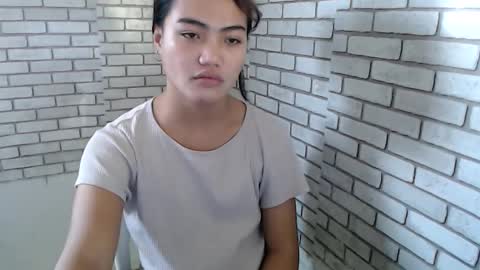 Snapshot of hoelyixia chatting on December 21, 2025, 3:57 am Ixia3 online show from December 21, 2025, 3:57 am