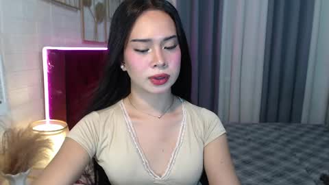 Snapshot of hoelymolly chatting on April 21, 2026, 12:01 am hoelymolly online show from April 21, 2026, 12:01 am