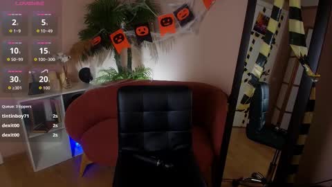 Snapshot of hola_lola1 chatting on October 28, 2025, 1:09 am Mary online show from October 28, 2025, 1:09 am