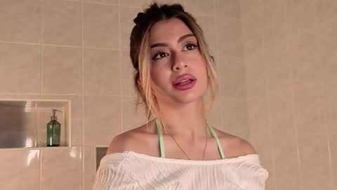 Moni Monica online show from October 4, 2025, 8:23 am