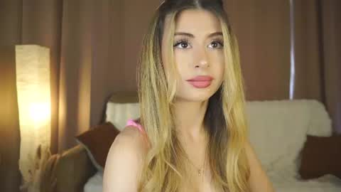 Snapshot of holayoula chatting on June 28, 2026, 8:42 am Moni Monica online show from June 28, 2026, 8:42 am