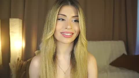 Snapshot of holayoula chatting on July 6, 2026, 8:00 am Moni Monica online show from July 6, 2026, 8:00 am