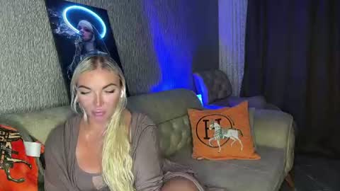 Snapshot of holidaysue chatting on July 21, 2026, 6:21 pm Novelle online show from July 21, 2026, 6:21 pm