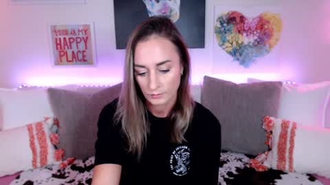 Holi Hurricane online show from November 25, 2025, 3:28 am