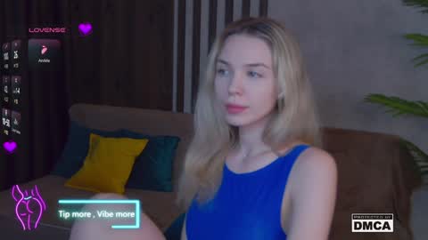 Snapshot of holl1would chatting on January 28, 2025, 6:27 am My social media links subscribe to support me online show from January 28, 2025, 6:27 am