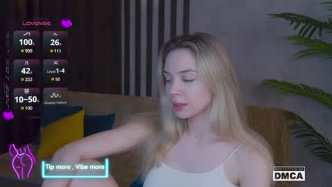 Snapshot of holl1would chatting on February 4, 2025, 10:34 pm My social media links subscribe to support me online show from February 4, 2025, 10:34 pm