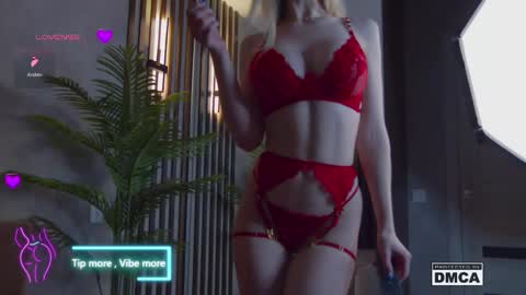 Snapshot of holl1would chatting on February 13, 2025, 7:31 pm My social media links subscribe to support me online show from February 13, 2025, 7:31 pm