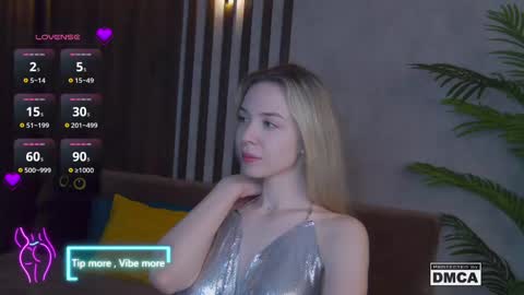 Snapshot of holl1would chatting on February 14, 2025, 3:33 am My social media links subscribe to support me online show from February 14, 2025, 3:33 am