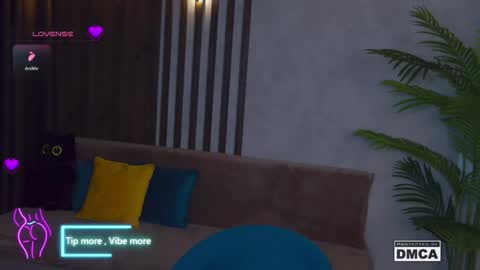 Snapshot of holl1would chatting on February 21, 2025, 3:23 am My social media links subscribe to support me online show from February 21, 2025, 3:23 am