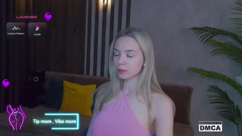 Snapshot of holl1would chatting on March 4, 2025, 3:55 am My social media links subscribe to support me online show from March 4, 2025, 3:55 am