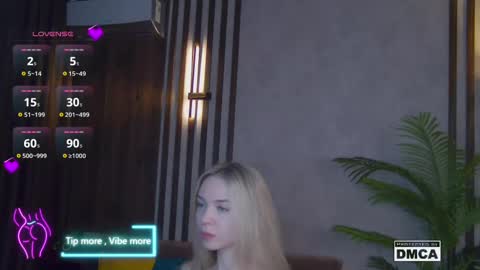 Snapshot of holl1would chatting on March 5, 2025, 7:17 pm My social media links subscribe to support me online show from March 5, 2025, 7:17 pm