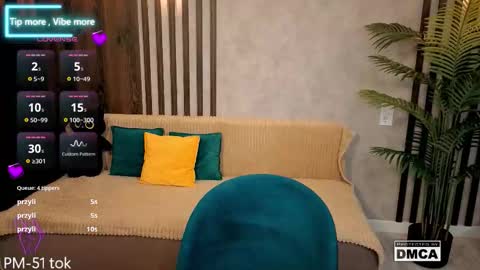 Snapshot of holl1would chatting on December 18, 2025, 9:10 pm My social media links subscribe to support me online show from December 18, 2025, 9:10 pm