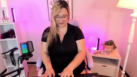 Hollie online show from March 14, 2026, 12:21 pm