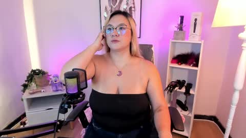 Hollie online show from April 6, 2026, 12:06 pm