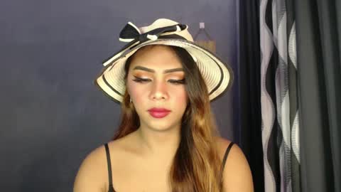 Snapshot of holliescarlet chatting on December 22, 2024, 3:33 pm holliescarlet online show from December 22, 2024, 3:33 pm