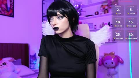 Holli online show from May 22, 2026, 12:11 pm