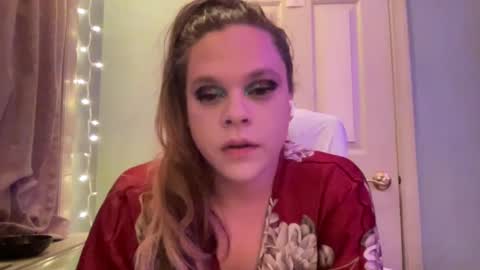 Snapshot of holly23hopefull chatting on December 16, 2024, 2:57 am Hollys Drive threw Side Of CB. online show from December 16, 2024, 2:57 am