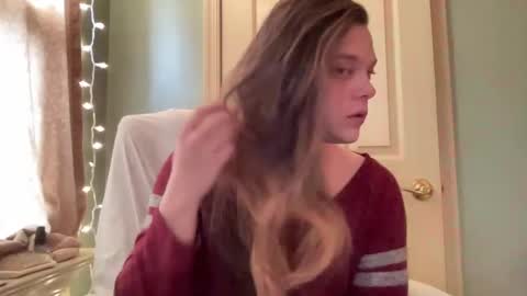 Snapshot of holly23hopefull chatting on December 29, 2024, 7:32 pm Hollys Drive threw Side Of CB. online show from December 29, 2024, 7:32 pm