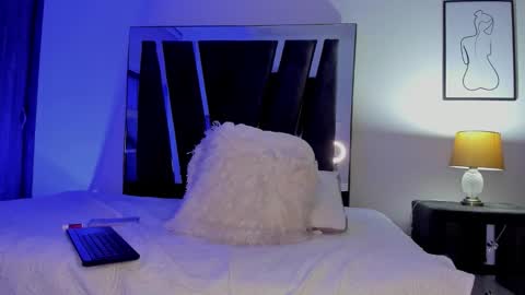 Snapshot of holly_29_m chatting on March 2, 2026, 5:08 am Mara online show from March 2, 2026, 5:08 am