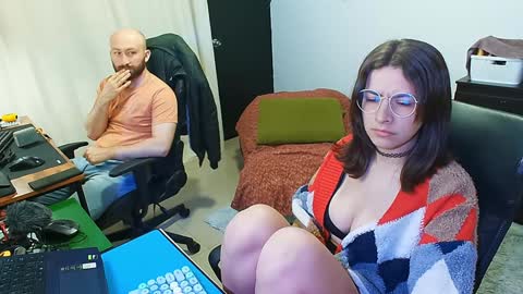 Holly and Honey online show from December 8, 2024, 11:19 pm