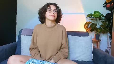 Holly and Honey online show from October 14, 2025, 10:32 pm