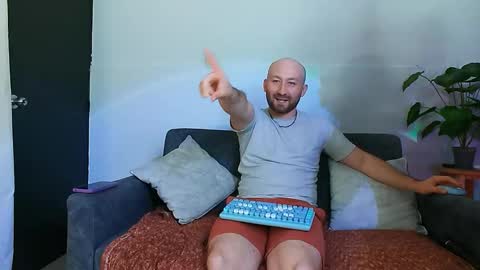 Holly and Honey online show from November 12, 2025, 9:58 pm