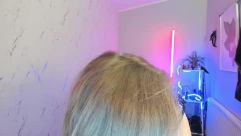 Holly online show from October 28, 2025, 6:32 pm