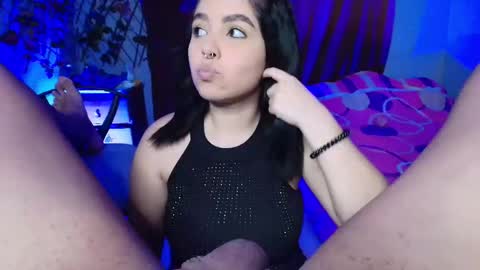 Snapshot of holly_couple chatting on February 3, 2026, 5:05 am holly_couple online show from February 3, 2026, 5:05 am