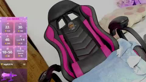 Snapshot of holly_jorda chatting on October 15, 2025, 2:39 pm online show from October 15, 2025, 2:39 pm