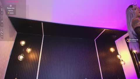 Snapshot of holly_kat chatting on November 10, 2025, 10:31 pm April online show from November 10, 2025, 10:31 pm