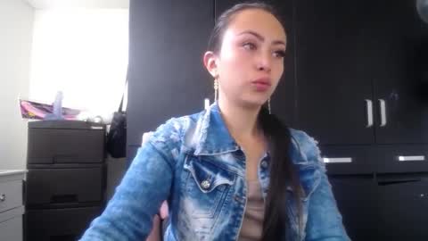 Snapshot of holly_rose69 chatting on January 18, 2026, 6:01 pm Holly online show from January 18, 2026, 6:01 pm
