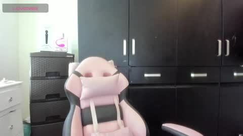Snapshot of holly_rose69 chatting on April 16, 2026, 2:45 am Holly online show from April 16, 2026, 2:45 am