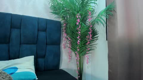 Snapshot of holly_sly chatting on November 24, 2025, 7:13 pm holly online show from November 24, 2025, 7:13 pm