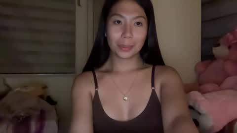Snapshot of holly_wyn chatting on April 3, 2026, 12:36 pm holly_wyn online show from April 3, 2026, 12:36 pm