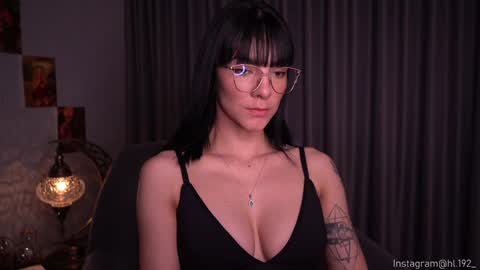 Holly Linder online show from January 8, 2025, 1:42 am