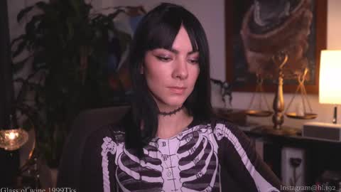 Holly Linder online show from March 1, 2025, 2:15 am