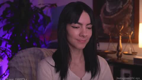 Holly Linder online show from March 9, 2025, 5:44 am