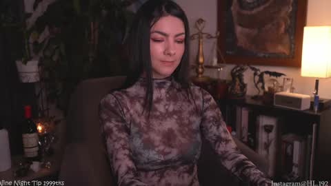 Holly Linder online show from November 8, 2025, 2:01 am