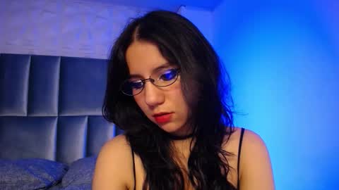 hollypeach_ online show from March 16, 2026, 7:40 pm