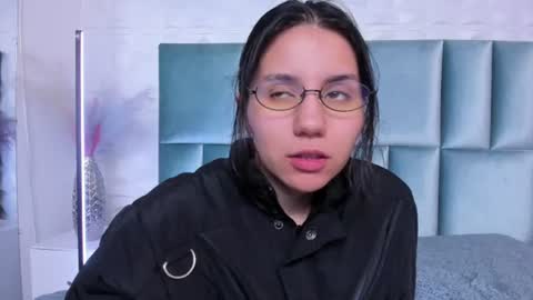 hollypeach_ online show from June 29, 2026, 6:41 am