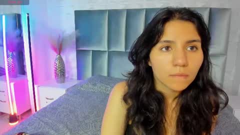 hollypeach_ online show from July 6, 2026, 7:38 pm