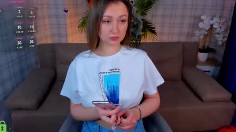 Holly online show from October 28, 2025, 8:18 am