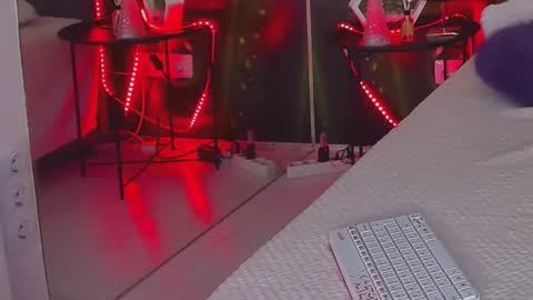 HollyTaillor online show from October 21, 2025, 5:30 am